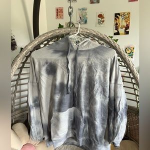 simple oversized lightweight blue/grey and white tie dye hoodie